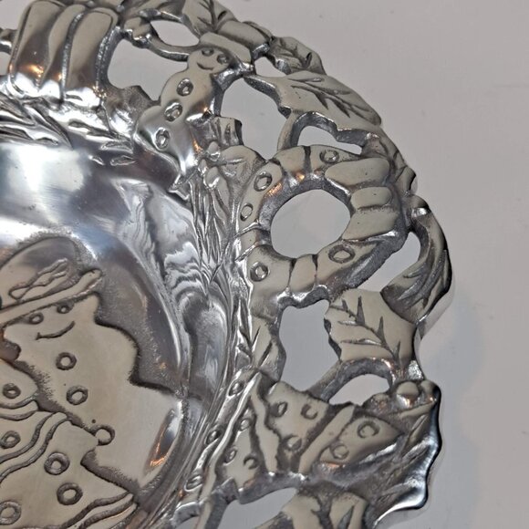 Home For The Holidays Silver Pierced Bowl Holiday Carvings In Original Box EUC - Picture 4 of 9